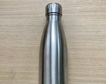 600ml Stainless Steel Flask / Water Bottle Engraved with your name of choice on the lid. Perfect for school keeps contents cold or hot.