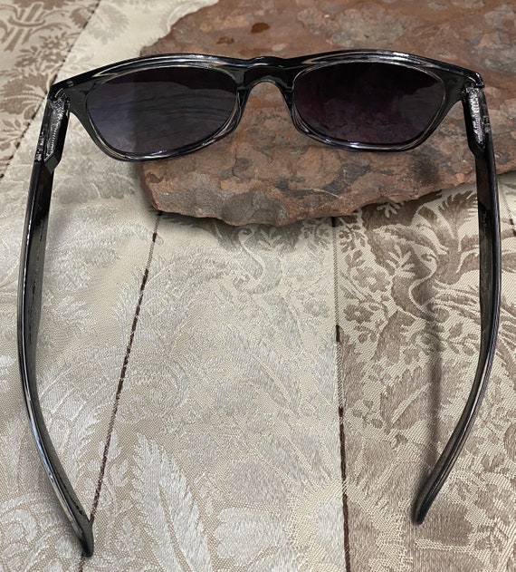 Desiginer Vintage Classic Sunglasses - image 4