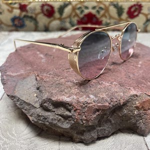 Designer Vintage Wing Round Sunglasses
