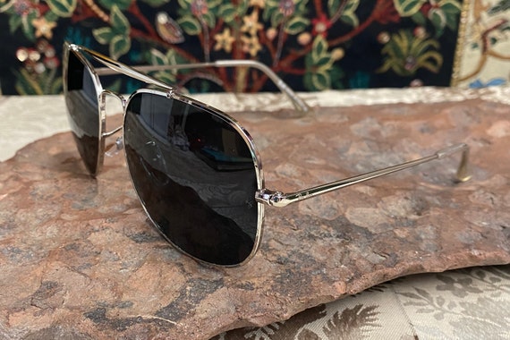 Desiginer Vintage Aviator Sunglasses - image 3