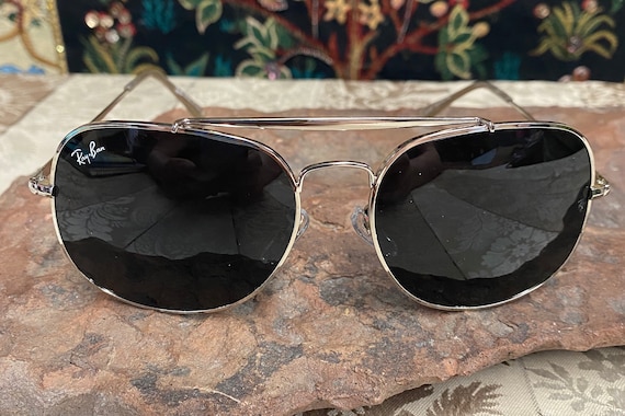 Desiginer Vintage Aviator Sunglasses - image 2