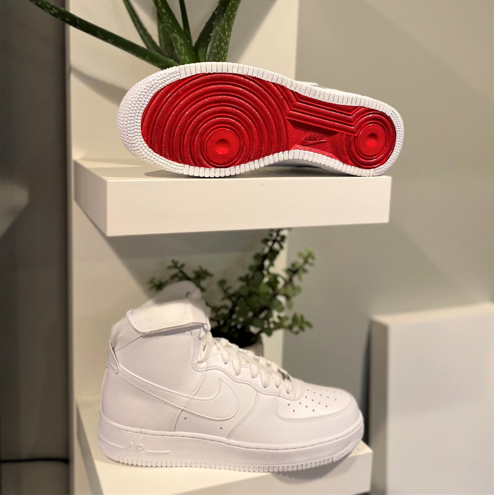 af1 red bottoms