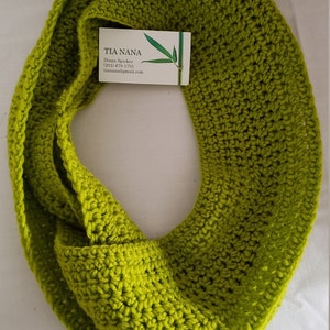 Green infinity scarf