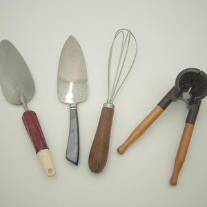 Ustensiles vintage I Pelles à tarte I Fouet en bois I Casse-noix I Cottagecore de la ferme I Acier inoxydable