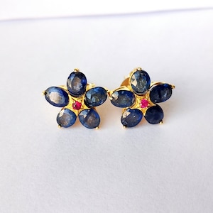 Orecchino con pietra preziosa blu zaffiro naturale e rubino Orecchino di design vittoriano Orecchino fatto a mano Design in argento sterling 925 Top vintage Spedizione gratuita