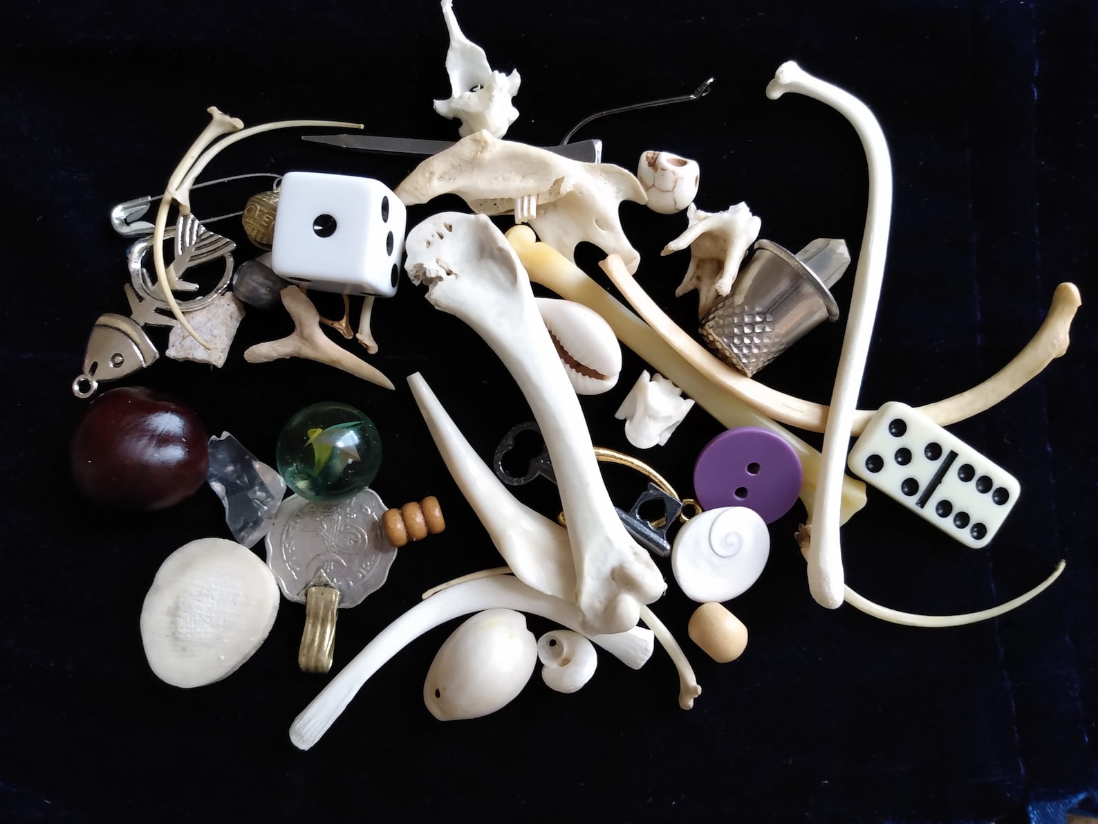 Throwing the Bones Divination for the Modern Practitioner Book, Throwing Bones, Hoodoo, Throwing