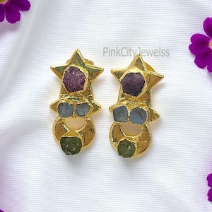 Örhänge med rå ädelsten och halvmånestjärna - rå rubinstjärnljusörhänge - himmelskt rått akvamarinörhänge - minimalistiska sommarörhängen - säljs parvis