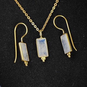 Rektangulärt set med regnbågssten och månsten - Örhängen och halsband med födelsesten i juni - Smyckeset med guldfärgad diamant - Bröllopssmycken - Säljs per set