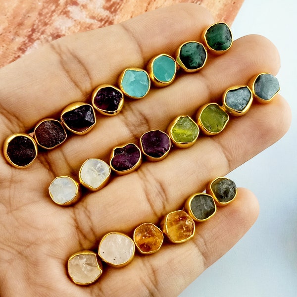 Ruwe stekeroorbellen, gesorteerde set oorbel, geboortesteen vergulde ruwe oorbel, cadeau voor meisjes, sierlijke minimalistische sieraden, verkoop per paar