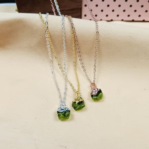 Raw Shape Moldavite Necklace, Healing Crystal for Love, Heart Chakra Balancing, Spiritual Growth, Transformation stone, Perfect Gift for her