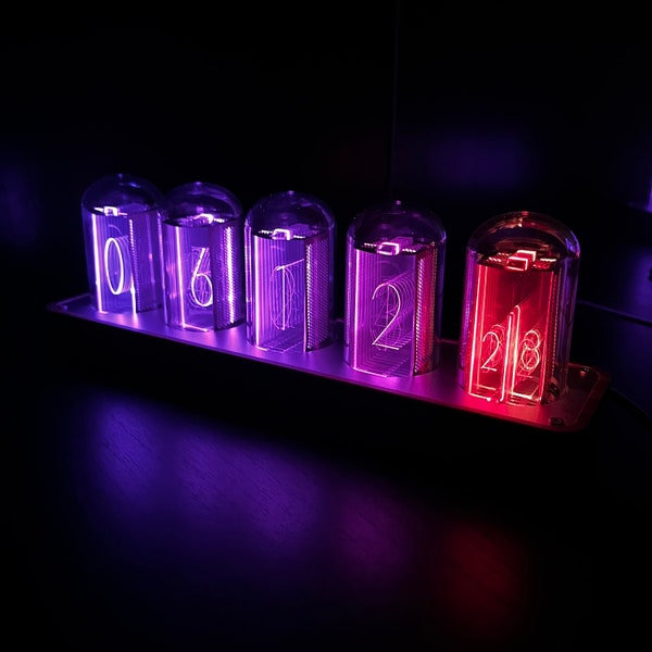 Horloge de bureau numérique rétro Nixie LED à cinq tubes - Article cadeau créatif - Étalonnage de l'heure WI-FI - Réveil et minuterie - Aucun assemblage requis