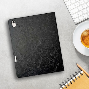 Étui en cuir pour iPad Air 13" (M2) - 2024 - Avec porte-crayons - Fin cuir véritable noir sculpté - Sommeil-Réveil - Pour modèles A2898 & A2899
