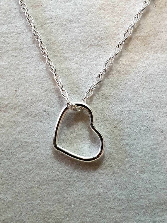 Hanging heart necklace sale