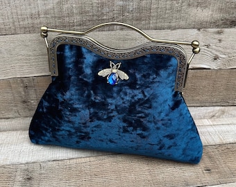 Blaue Clutch. Vintage-Handtasche. Clutch-Tasche für Damen. Tasche mit Tragegriff oben. Bienenhandtasche. Blaue Handtasche. Clutches und Abendtaschen.