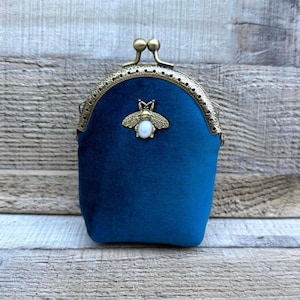 Monedero vintage. Monedero pequeño. Monedero bonito. Minicartera. Estuche para pintalabios. Monedero para mujer. Monedero gótico. Cartera gótica. Accesorios góticos.