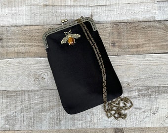 Handytasche zum Umhängen. Schwarze Clutch Tasche. Clutch Tasche mit Trageriemen. Bienen Handtasche. Abendtasche aus Samt. Schultertasche für Damen