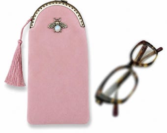 Kiss lock spectacles case. Soft glasses case for women. Velvet glasses case. Vintage eyeglasses holder