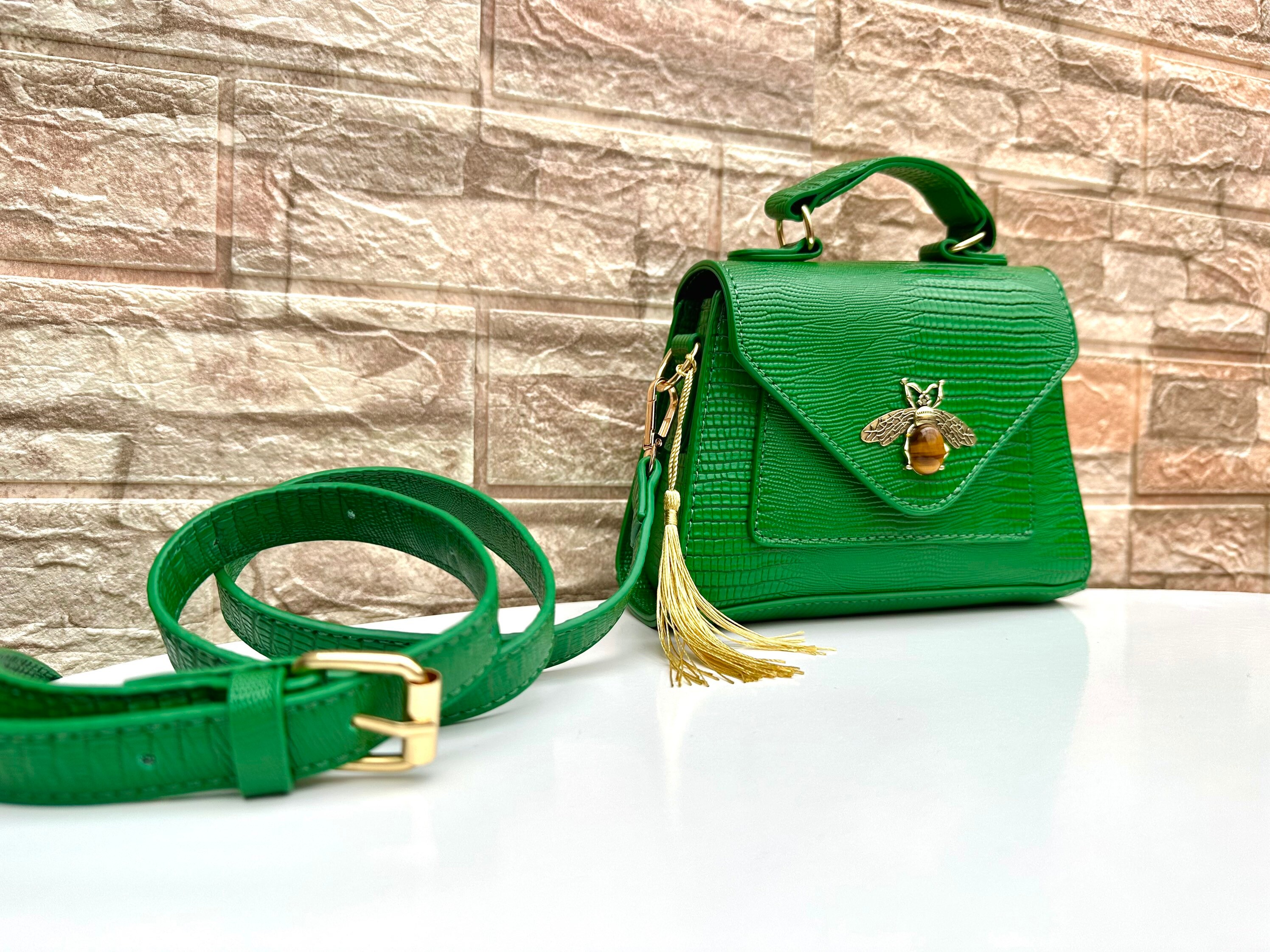 Sac à main vert pomme sale