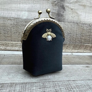 Monedero vintage. Monedero pequeño. Monedero bonito. Minicartera. Estuche para pintalabios. Monedero para mujer. Monedero gótico. Cartera gótica. Accesorios góticos.