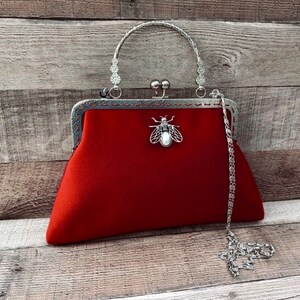 Pochette en velours rouge. Sac de soirée rouge. Pochette en velours. Sac à bandoulière. sacs vintage pour femmes. Sac à poignée supérieure. Pochettes et sacs à main.