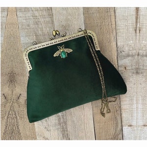 Velvet evening bag. Handbags for women. Velvet handbag. Green purse bag. Green clutch bag. Kiss lock handbag. Green crossbody bag