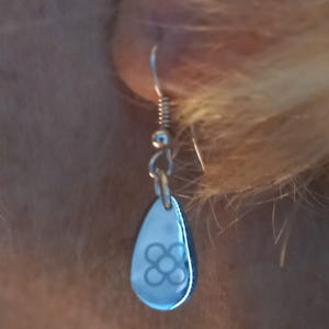 Earrings with teardrop pendant and its Barcelona tile engraving, barcelona tile, wedding, event, Christmas, Barcelona, Catalonia, Yumilab