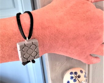 Small square Bilbao bracelet, Bilbao Flower, tile flower, farewell, event, Christmas, Bilbao, Basque Country, Yumilab
