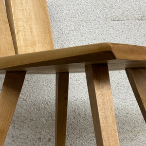 Sculptural solid wood slab chair, composed of three slabs of solid wood, 4 legs, and a satin brass connector