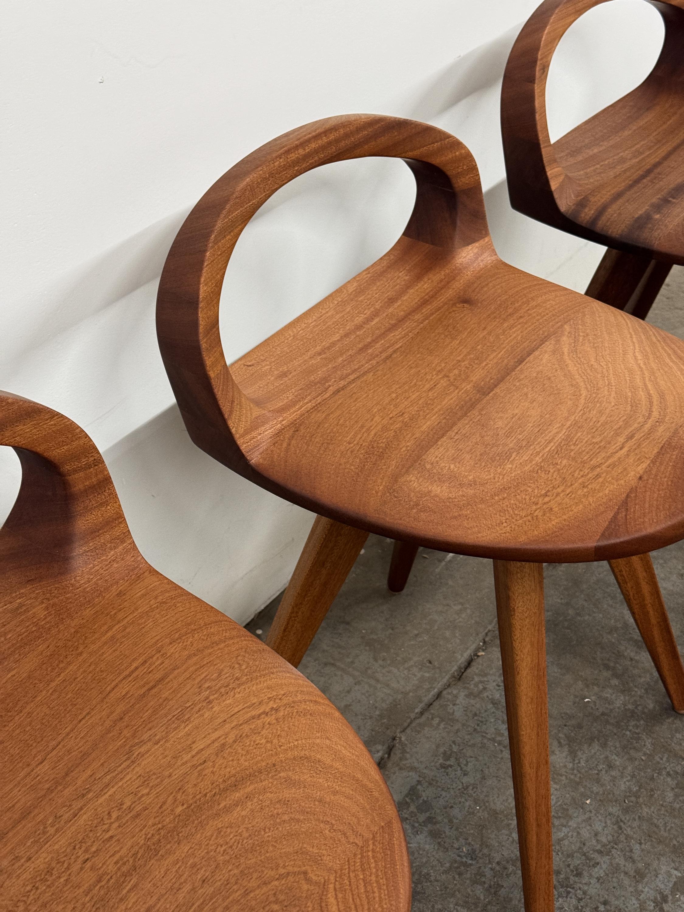 ダイニングチェア Truck Furniture DINING CHAIR WOOD SEAT Mid Century Modern Swiveling Dining Chair: Carved Tractor Seat