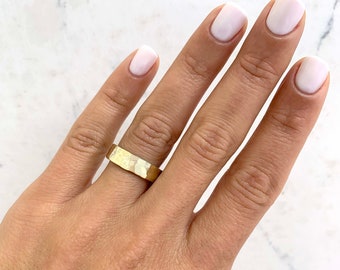 Hammered 14k Gold Wedding Band, Mens Wedding Ring, Minimalist Stacking Rings, Classic Unisex Rings, Rustic Wedding Rings, High End Gold Ring