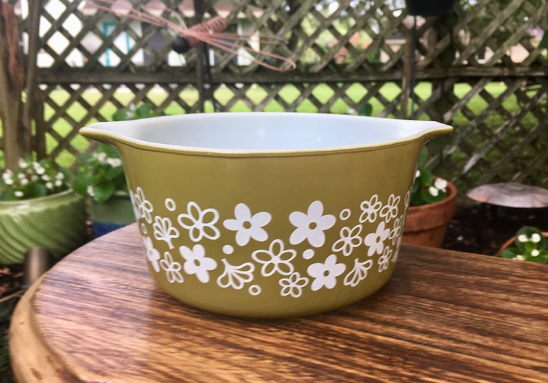 Vintage Pyrex Green Crazy Daisy 1 Quart Mixing BowlPyrex Green Spring Blossom 1 Quart Batter BowlPyrex Crazy Daisy
