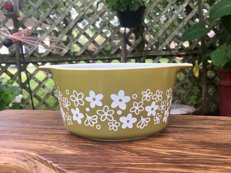 Vintage Pyrex Green Crazy Daisy 1 Quart Mixing BowlPyrex Green Spring Blossom 1 Quart Batter BowlPyrex Crazy Daisy
