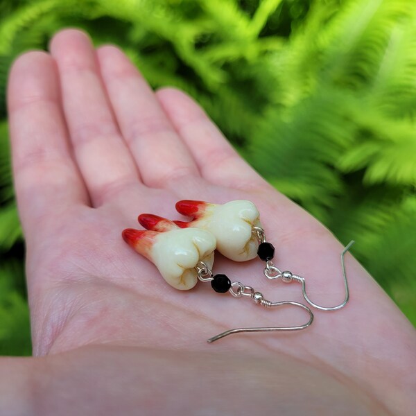Glow In The Dark - Bloody Tooth Earrings - Creepy Jewellery - Halloween -  Fake Teeth - Artificial First Lower Molar