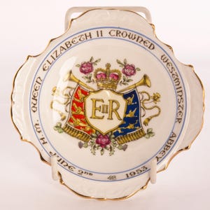 Vintage 1953 Queen Elizabeth II Coronation plate. Paragon