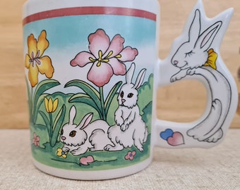 Vintage EASTER mug, featuring 2 rabblits amond some flowers, hase a rabble handle.