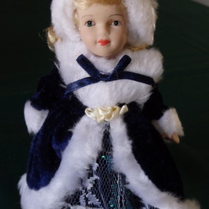 Vintage - solid porcelain miniature doll. fully moveable head, legs and arms.