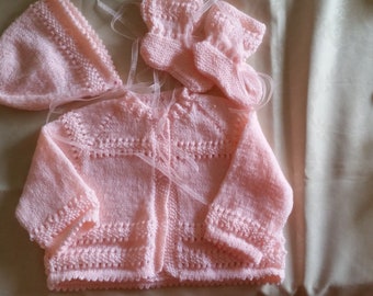 NEW - Hand knitted baby outfit, matinee jacket, beanie, and booties Pink 0000