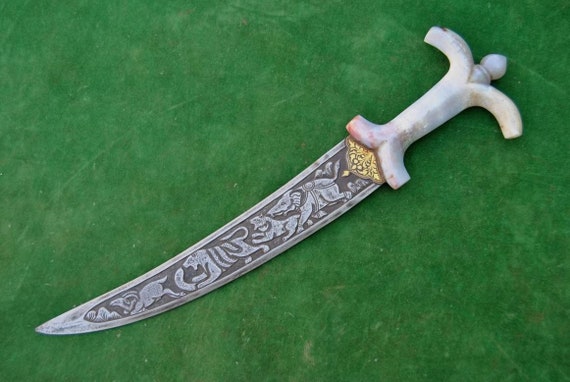 Vintage Mughal style Agate Haqeeq Hunting Shikarga