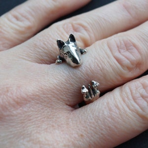 Anel minimalista com estampa de cachorro, joia com tema de Bull Terrier, anel delicado de prata, anel para amantes de animais, anel para uso diário.