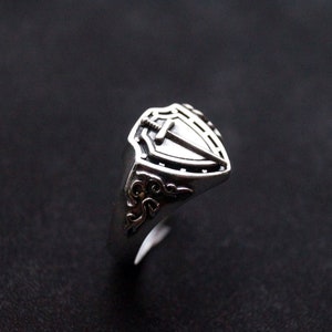 Sterling Silver Knight&#39;s signet ring, Sword silver ring