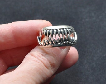 925 Silver Clasping Ring Macabre Jewelry Demon Teeth