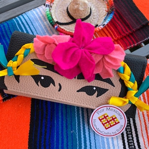 Beautiful wallet Mexican wallet Muñeca Mexicana Folklore and love Women’s wallet Original design Muy Mexicana Gift for her
