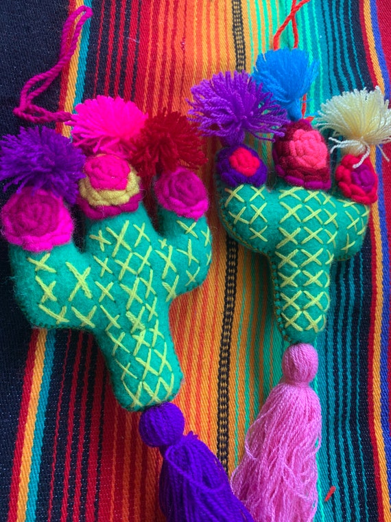 MEXICANA POM POM BAG CHARM BRIGHT MEXICANA POM POM BAG CHARM BRIGHT