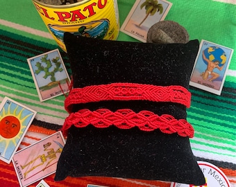 La pulsera "Hilo Rojo" La legendaria pulsera Amor Eterno pulsera de la amistad Boho hippie unisex Amor para siempre hecho a mano con amor
