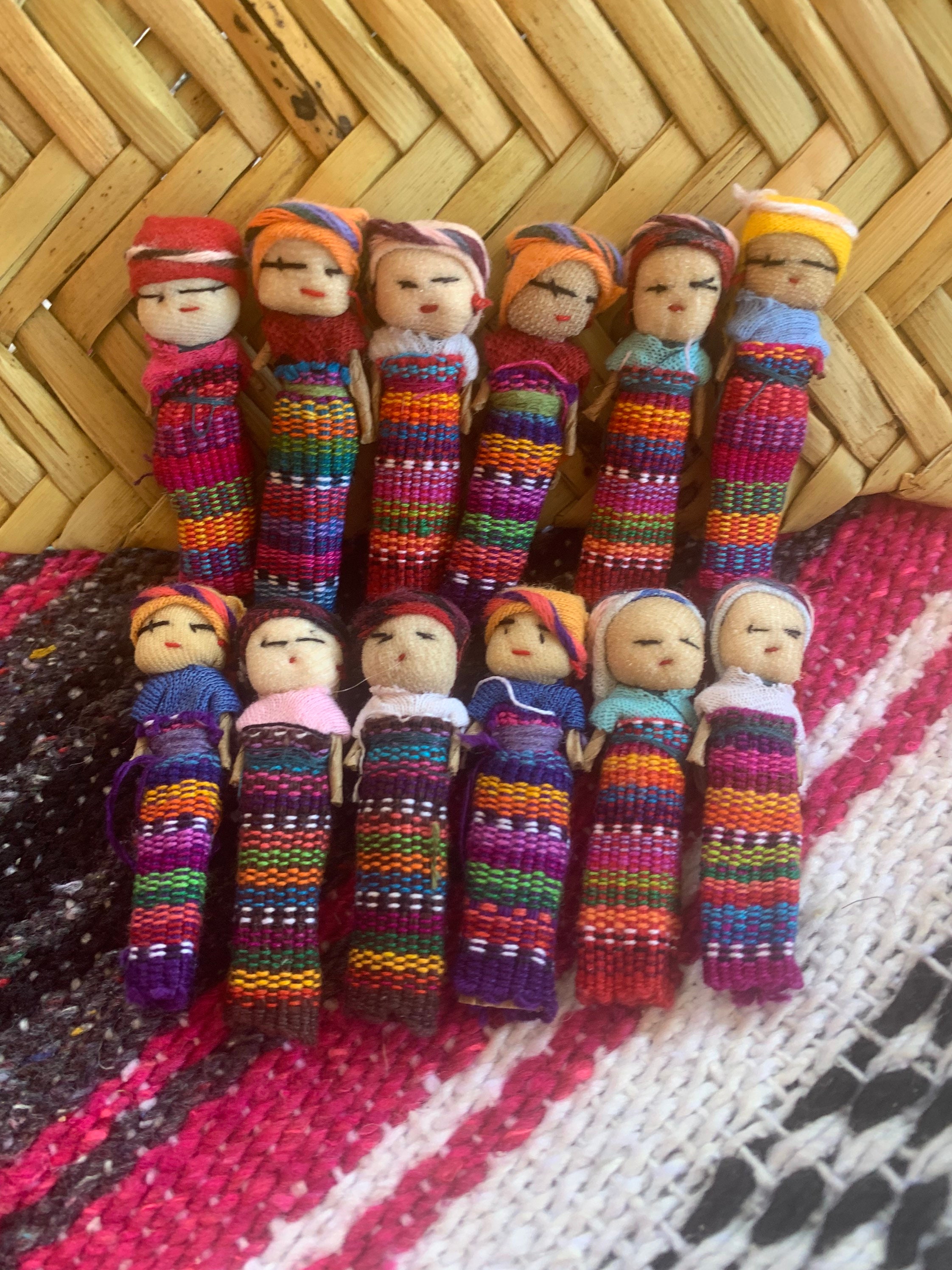 Conjunto de 4 Munecas de preocupacion grande Quita penas Munecas de preocupacion mexicanas Munequitas quita pesares munecas de problemas Munecas mayas Recuerdos guatemaltecos y mexicanos Etsy Espana
