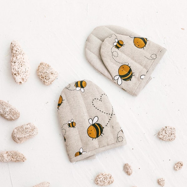Kitchen mitts pair: heat resistant pot holders • mini size • linen and wool