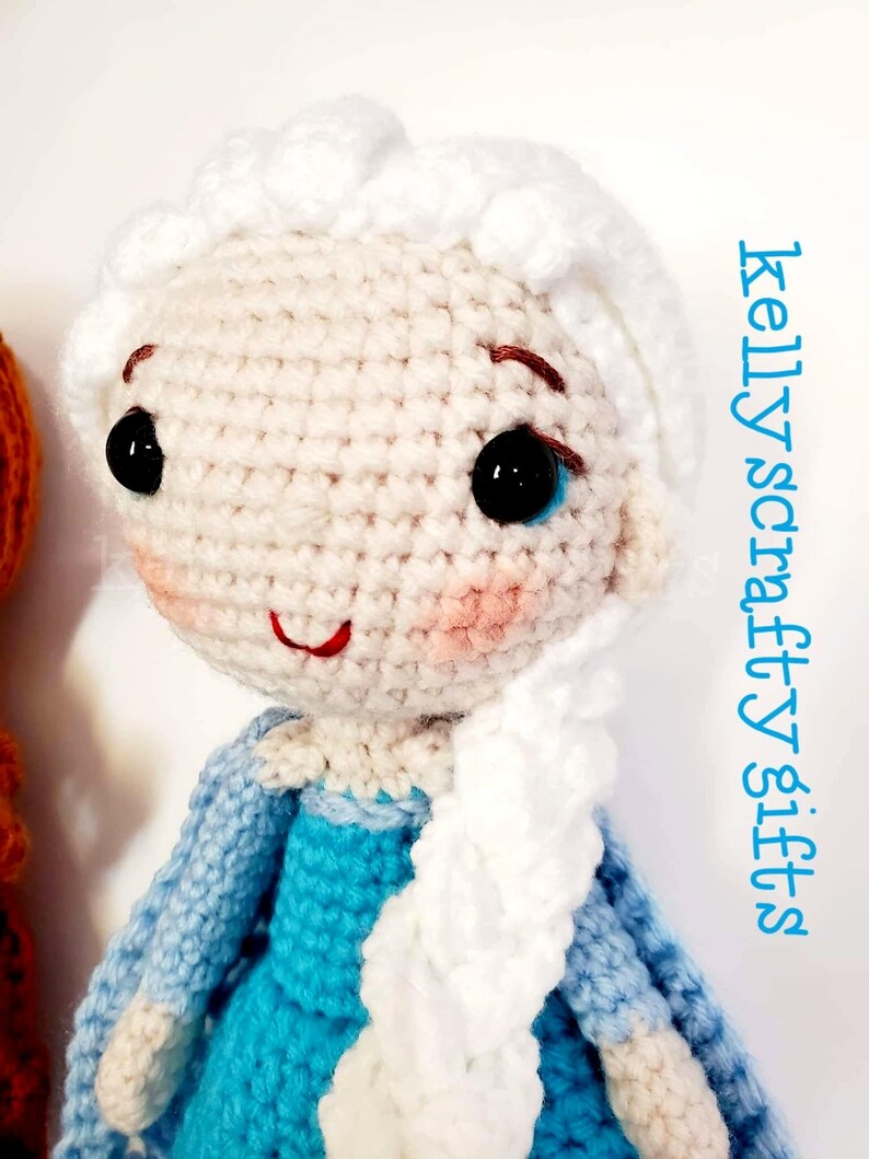Muñecas de ganchillo hechas a mano de Anna y Elsa: Personajes de la película Frozen en amigurumi imagen 6