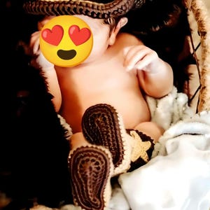 Handmade Western Crochet baby Cowboy hat and Cowboy boots,Crochet Infant Cowboy style,great babyshower gift, Baby Western fashion,Newborn.