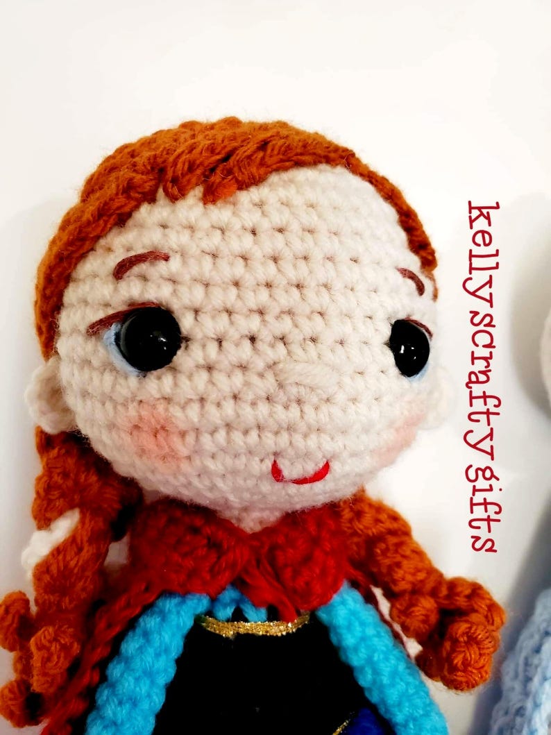 Muñecas de ganchillo hechas a mano de Anna y Elsa: Personajes de la película Frozen en amigurumi imagen 7