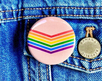 Przycisk z flagą Chevron Pride | Społeczność LGBTQ Queer